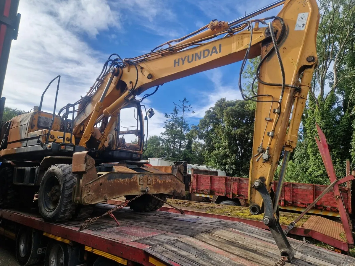 Hyundai Robex 140w-9 Rubber Duck