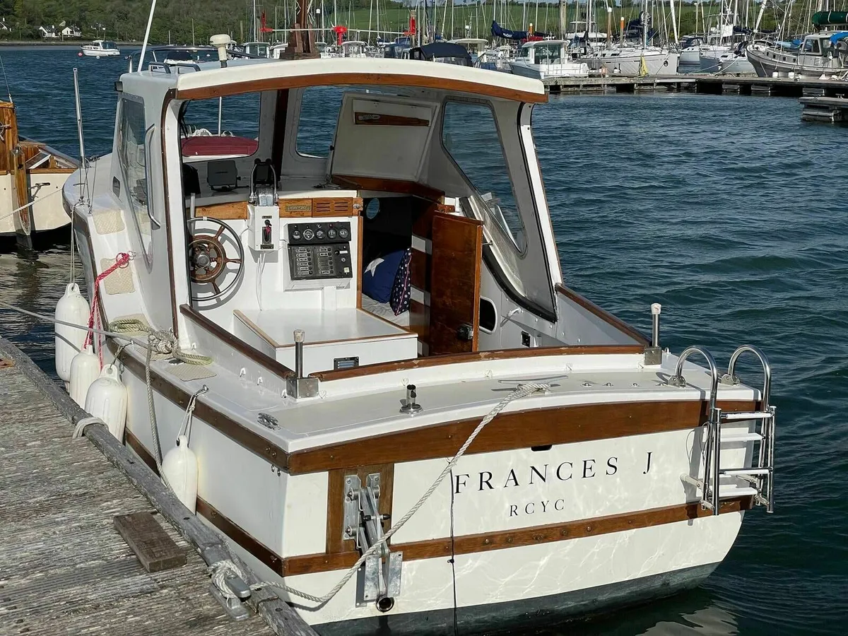 Colvic 20 Fisherman with inflatable dinghy - Image 2