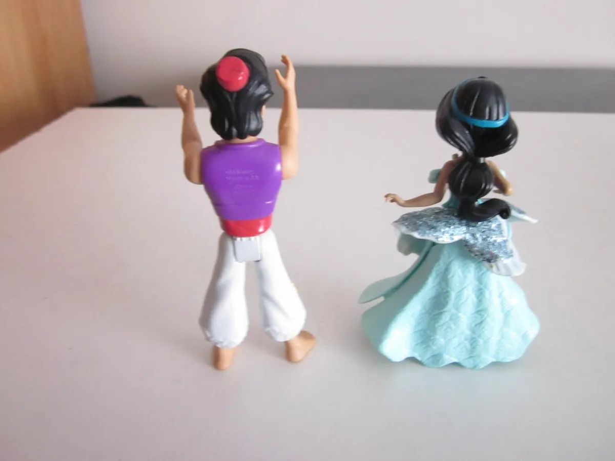 Disney Posable Aladdin and Princess Jasmine Dolls - Image 2