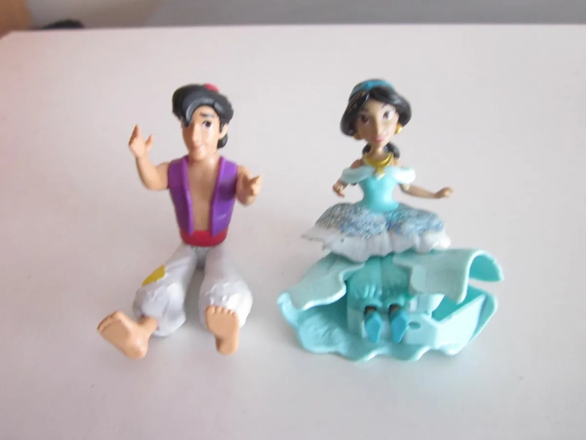 Disney Posable Aladdin and Princess Jasmine Dolls - Image 3
