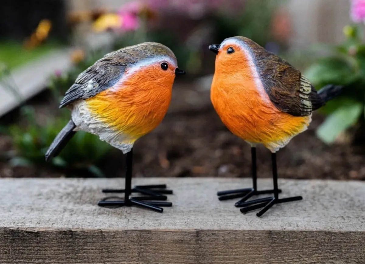 2 x Robins Bird Set Garden Ornaments - Image 1