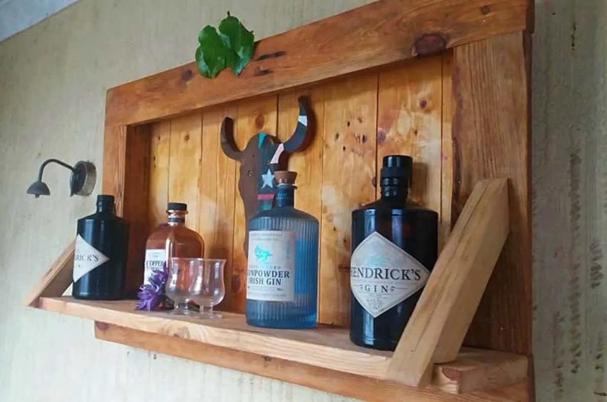 Ole Rustic Country style floating wall bar.. - Image 3