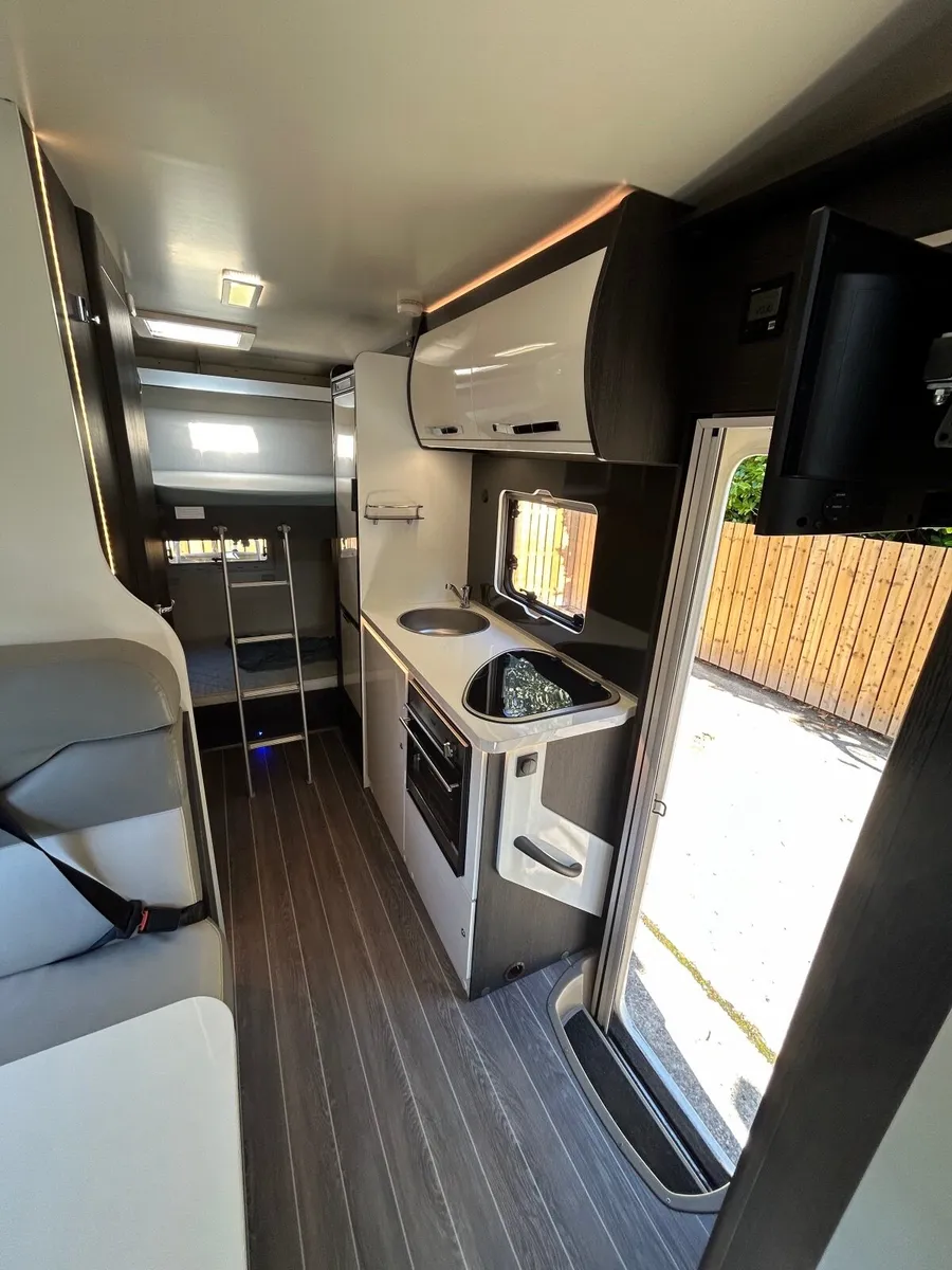Motorhome - 2019 Roller Team Zefiro 675 - Image 3