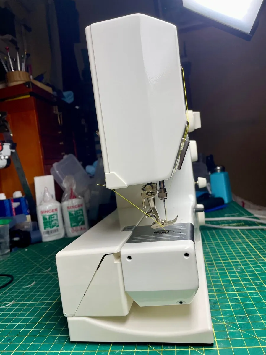 Bernina 1000 Special Sewing Machine -Just Serviced - Image 4