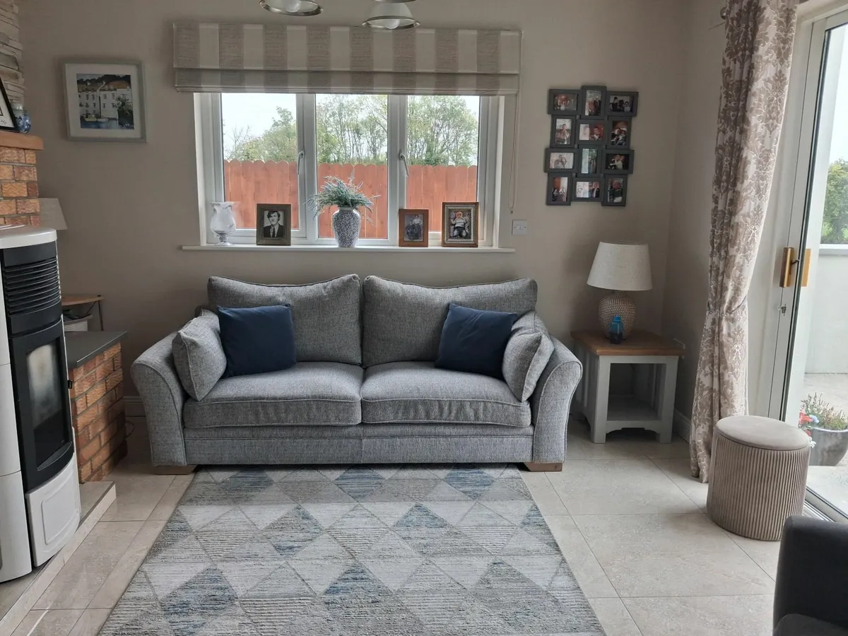 Couch - Image 2