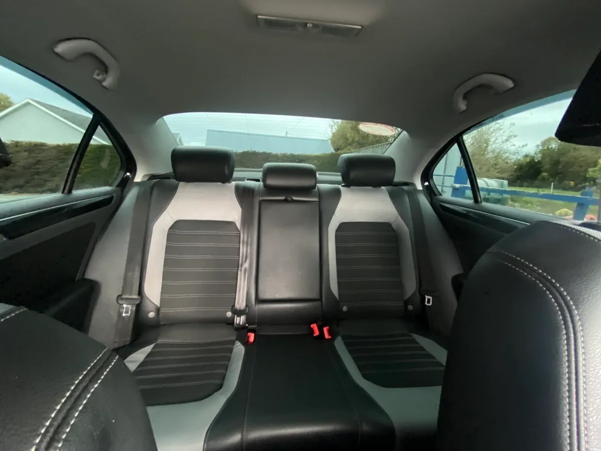 Volkswagen Jetta - Image 2