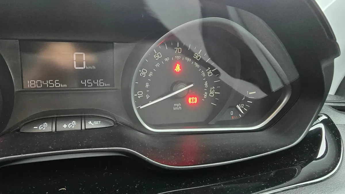 Peugeot 208 NCT 08/2026 - Image 2