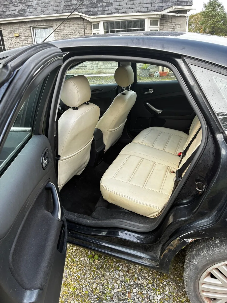 Ford Mondeo Ghia model - Image 4