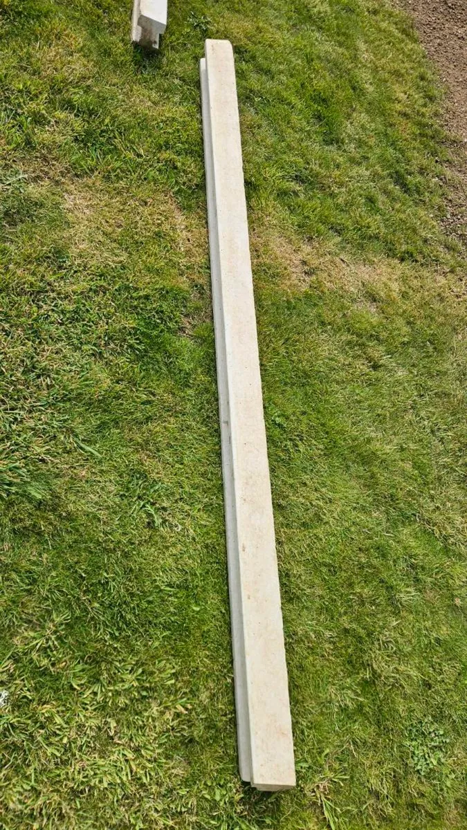 concrete fence posts x 3 - Image 2