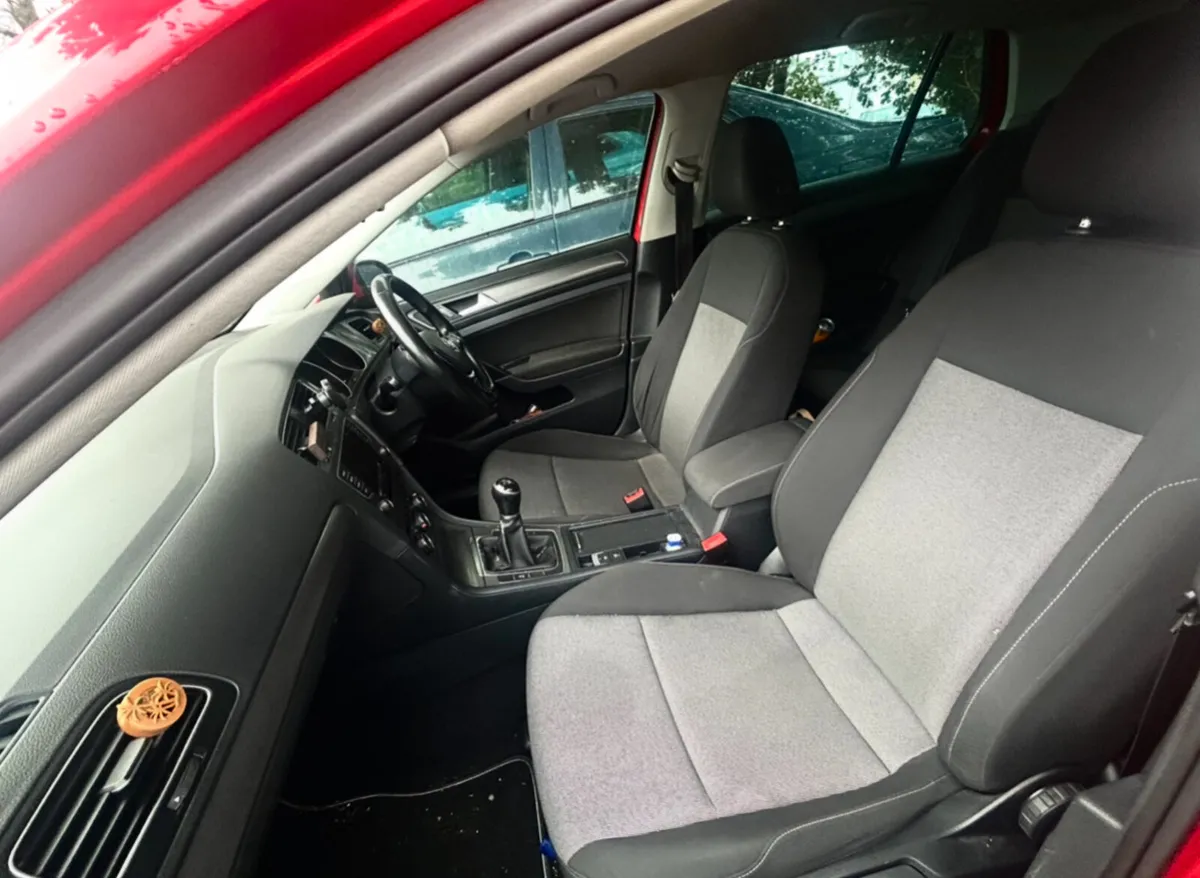 🚗 FOR SALE: 2015 Volkswagen Golf 1.6 TDI – Red 🚗 - Image 3