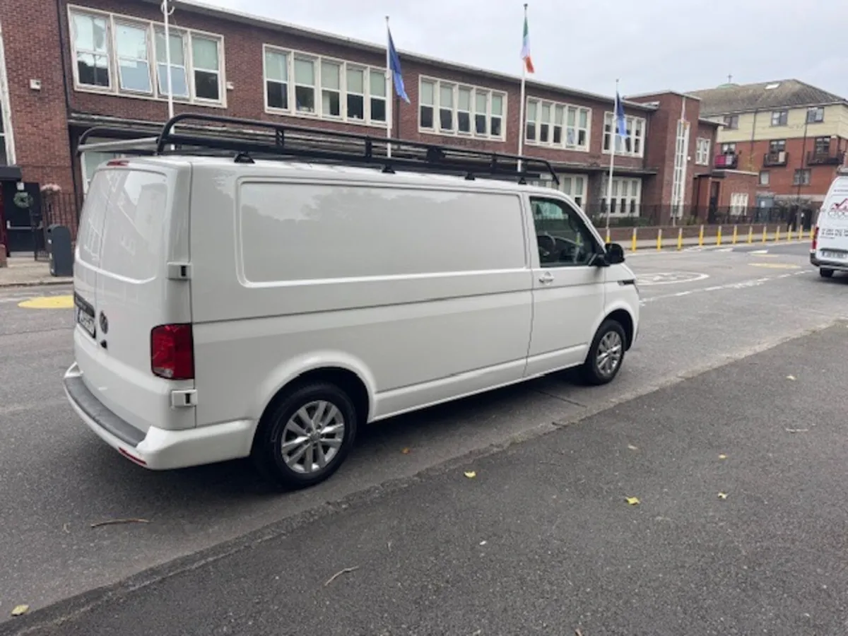 Volkswagen Transporter 2023 - Image 2