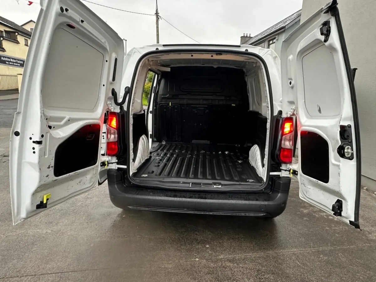 Toyota Proace 1.5D 102 GX SWB - €13999 Plus Vat - Image 4
