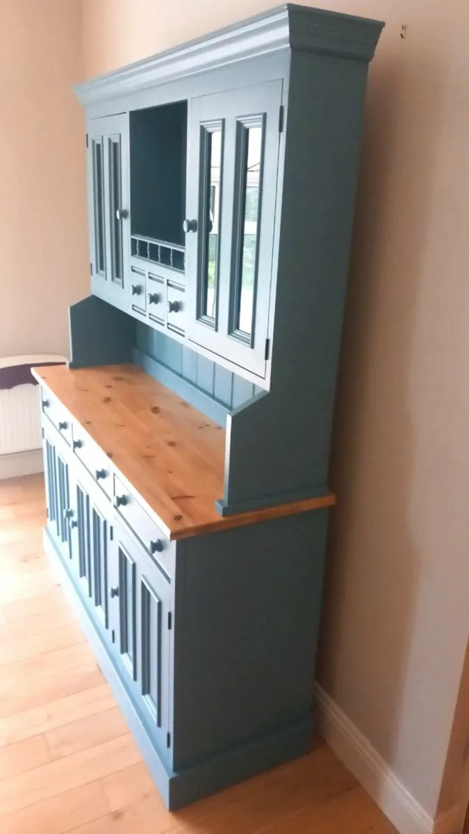 Dresser - Image 1