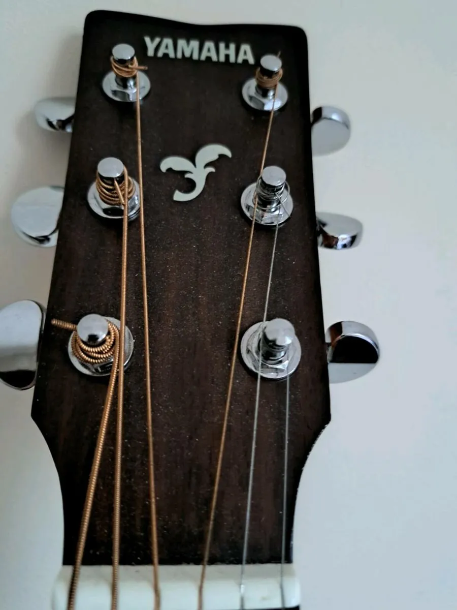 Acoustic Guitar - Image 4