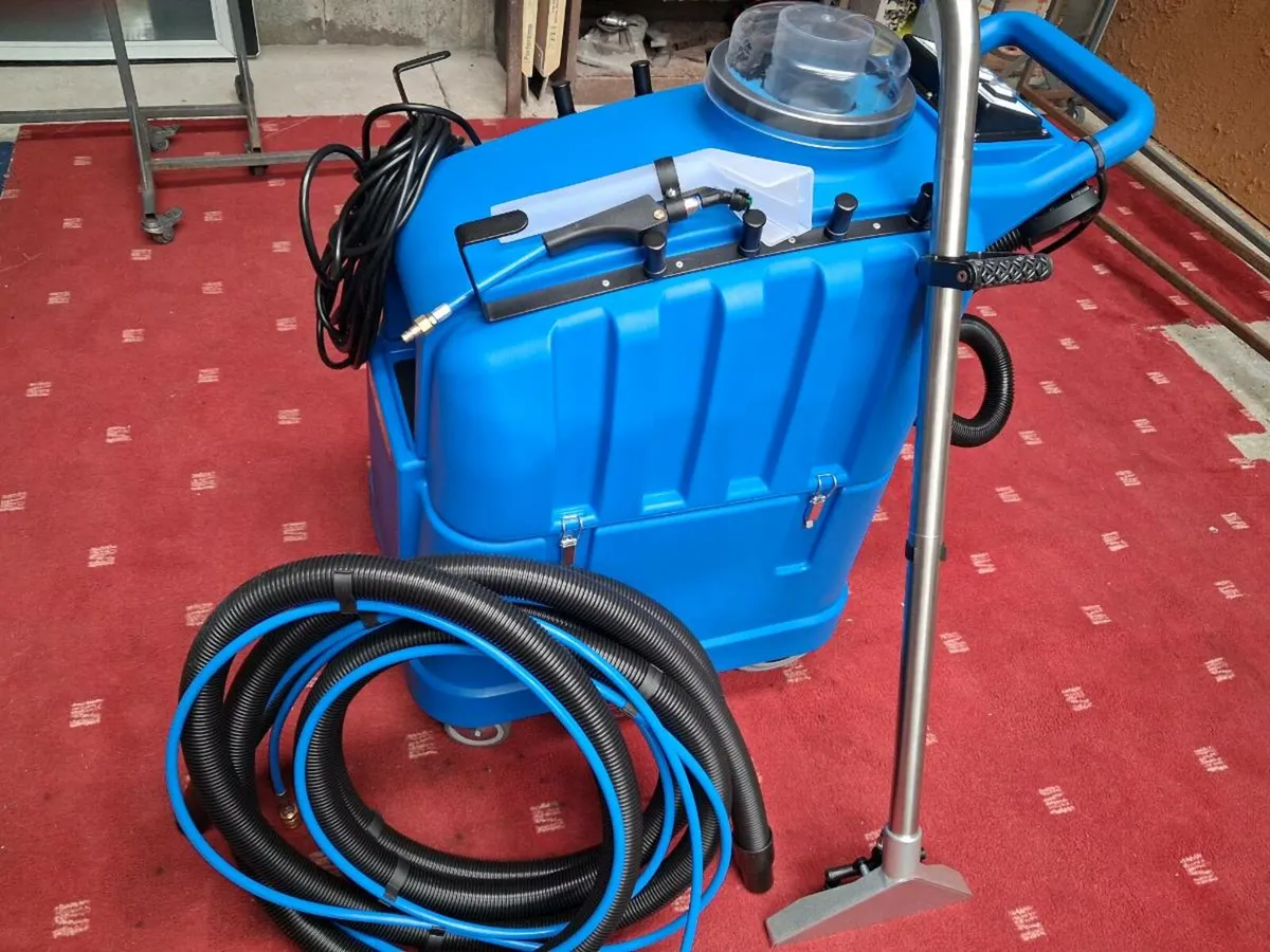 Carpet cleaning machine - Image 1