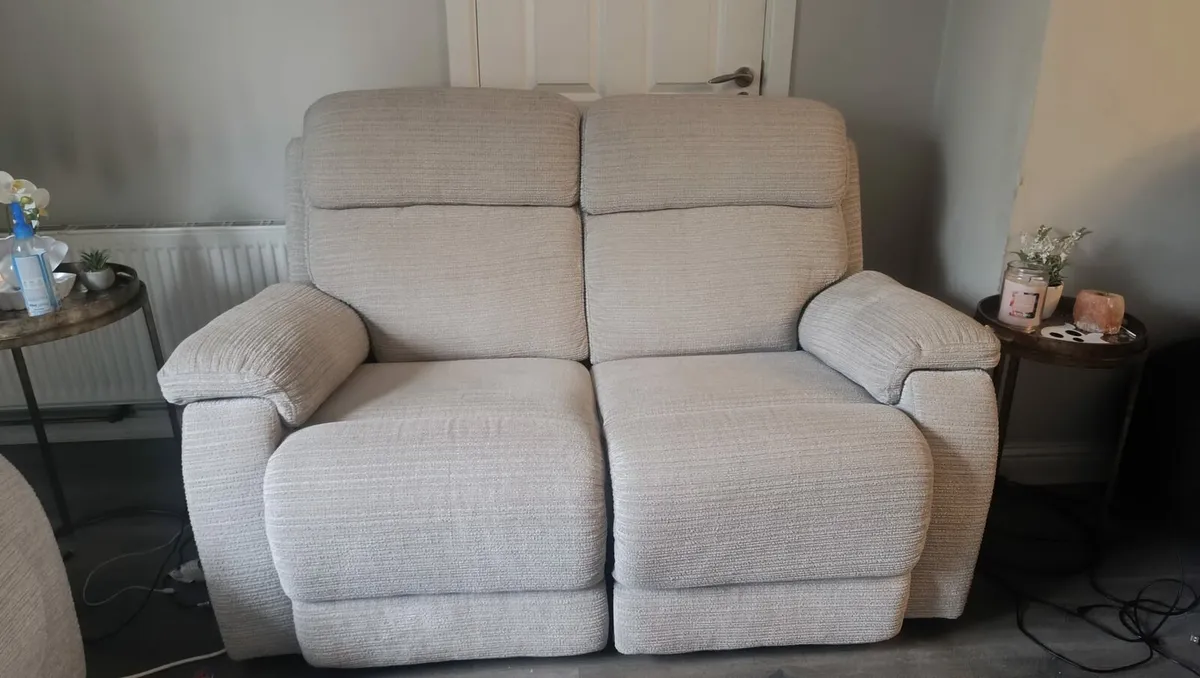 Recliner couch - Image 3