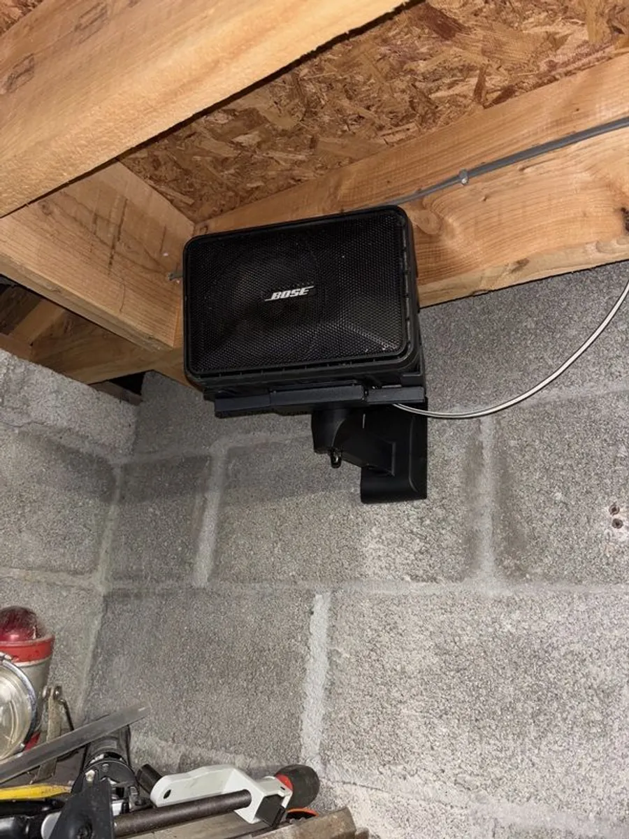 Bose x 2 speakers - Image 3