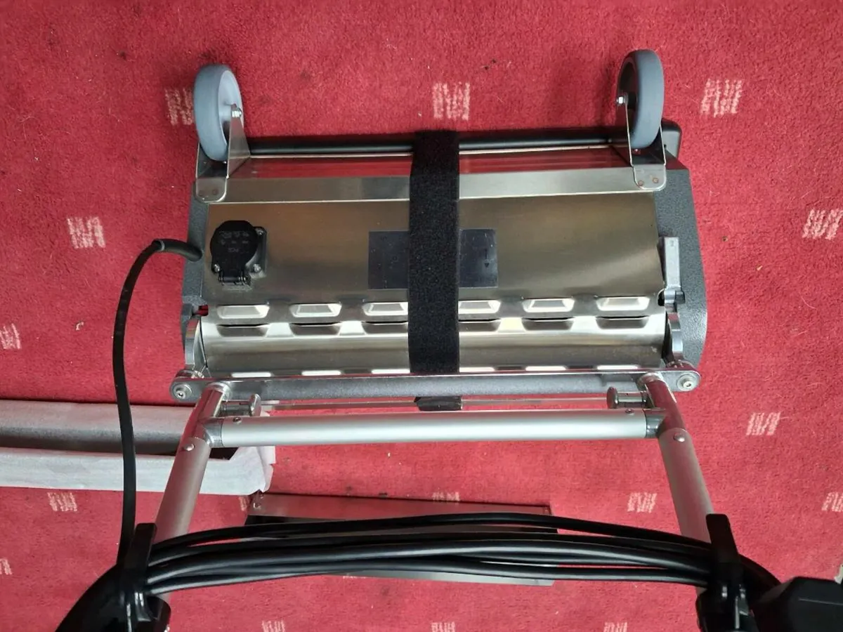 Carpet cleaning machine - Image 3