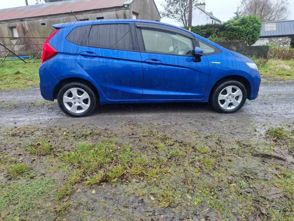 Honda Fit 2018 - Image 2