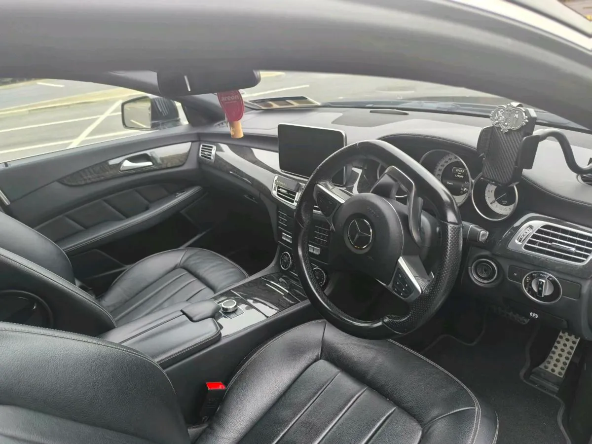 Car - Image 3