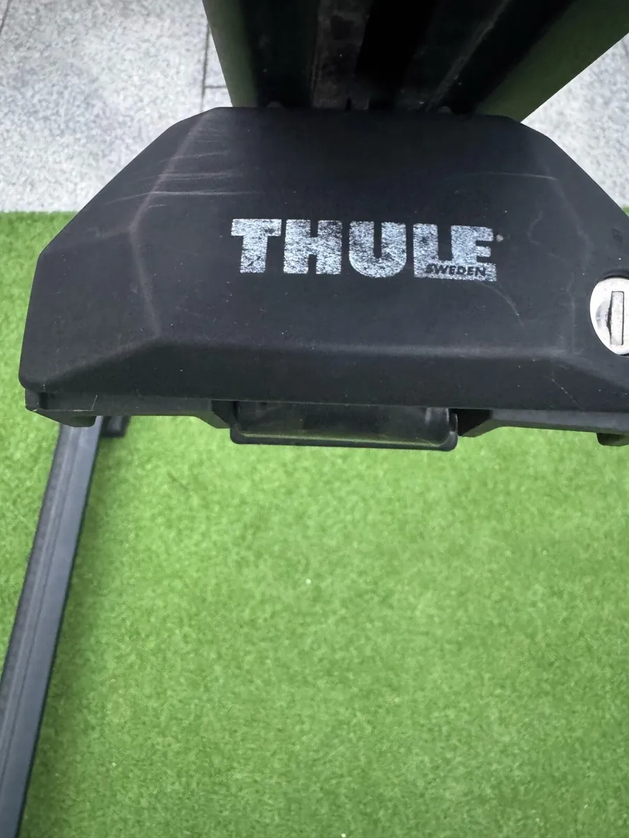 Thule WingBar Evo System + Halford roof box as new - Image 3
