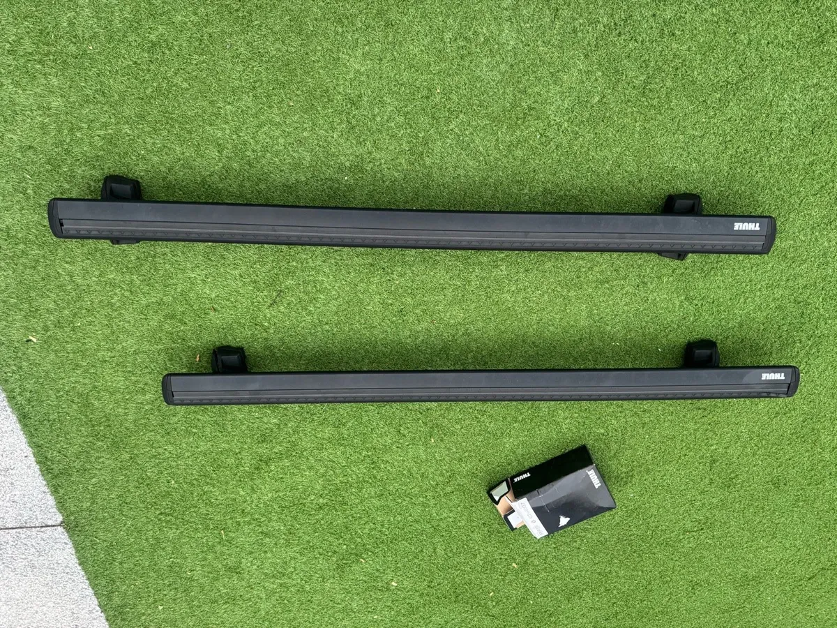 Thule WingBar Evo System + Halford roof box as new - Image 1