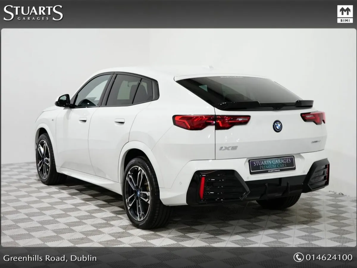 BMW iX2 IX2 M-SPORT eDRIVE20 M-SPORT PRO: ALPINE W - Image 2