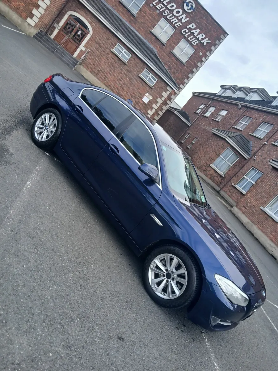 BMW 5-Series 2011 - Image 1