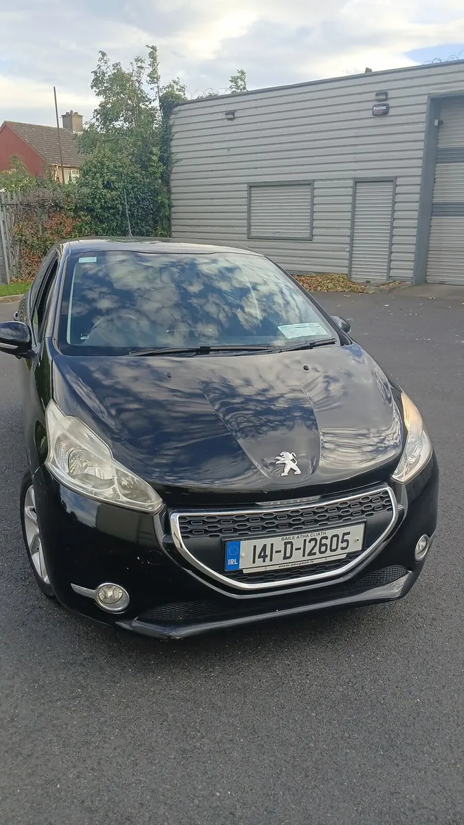 Peugeot 208 - Image 1