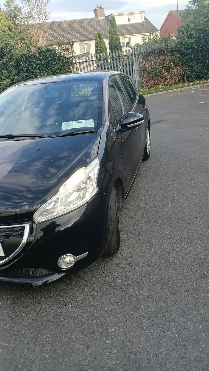 Peugeot 208 - Image 2