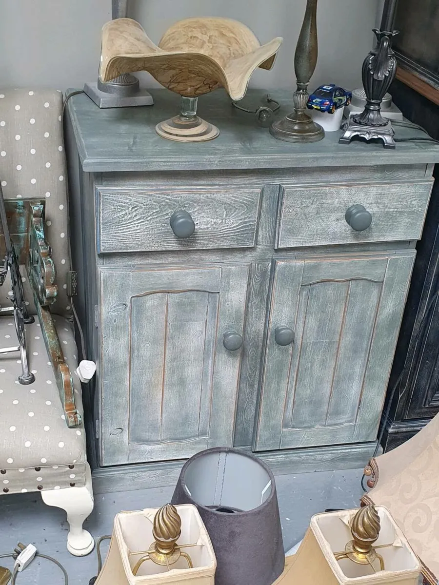 Neat sized sideboard in vintage - Image 2