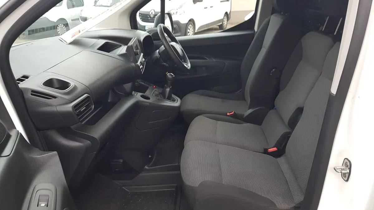 Citroen Berlingo 202D HI SPECK VAT INVOICE - Image 4