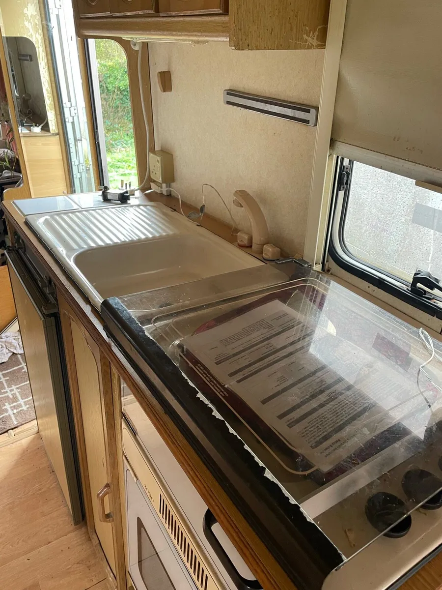 Caravan - Image 4