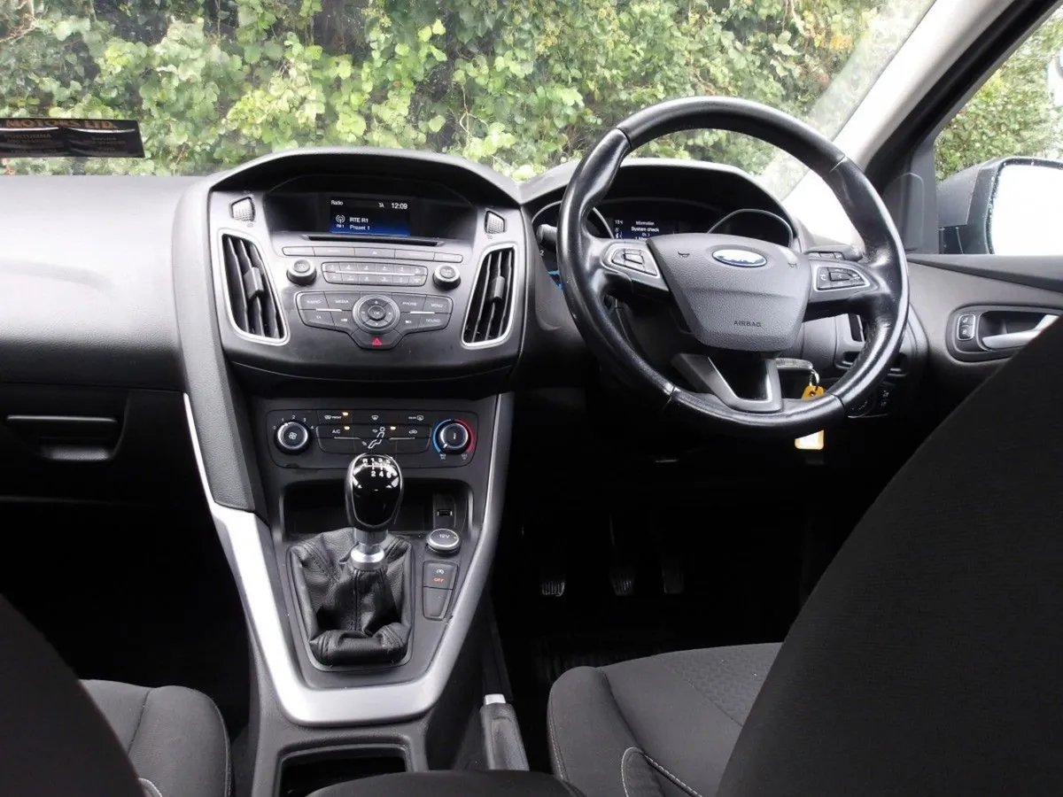Ford Focus 1.5 Tdci Zetec - Image 4