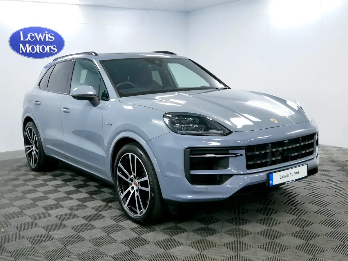 2025 Porsche Cayenne Cayenne E-Hybrid High Spec - Image 2