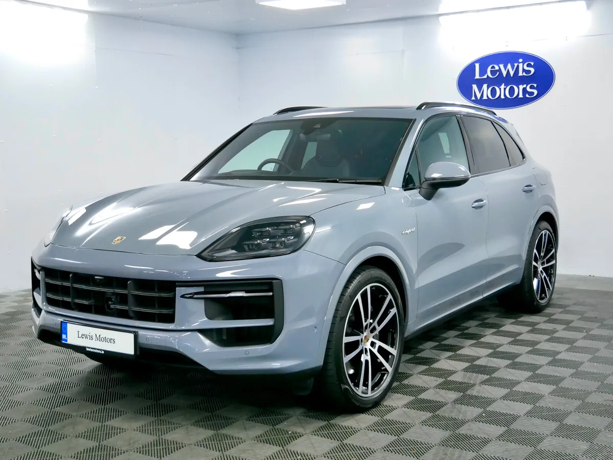2025 Porsche Cayenne Cayenne E-Hybrid High Spec - Image 4