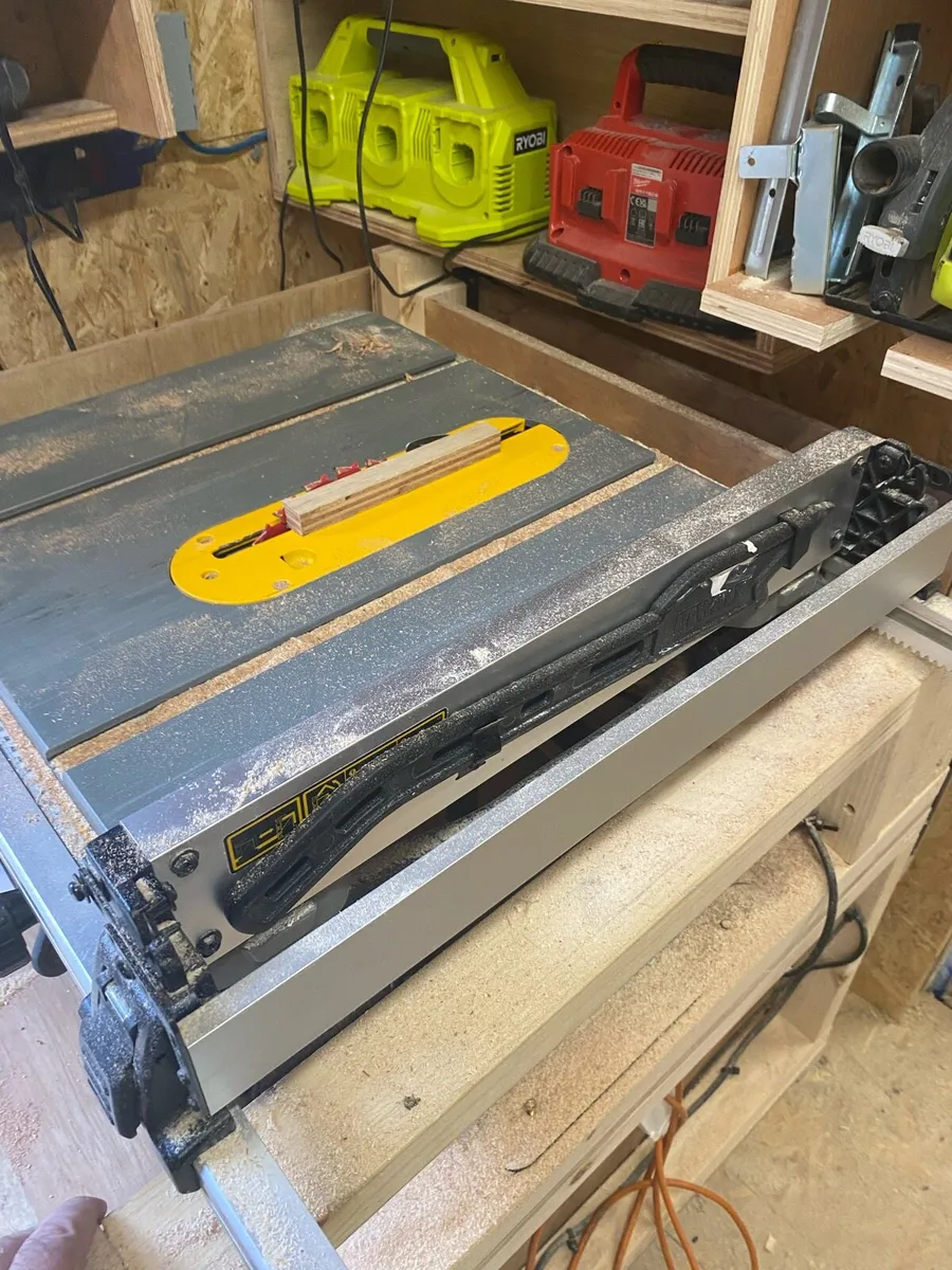 De Walt table saw and Ryobi cordless skillsaw - Image 3