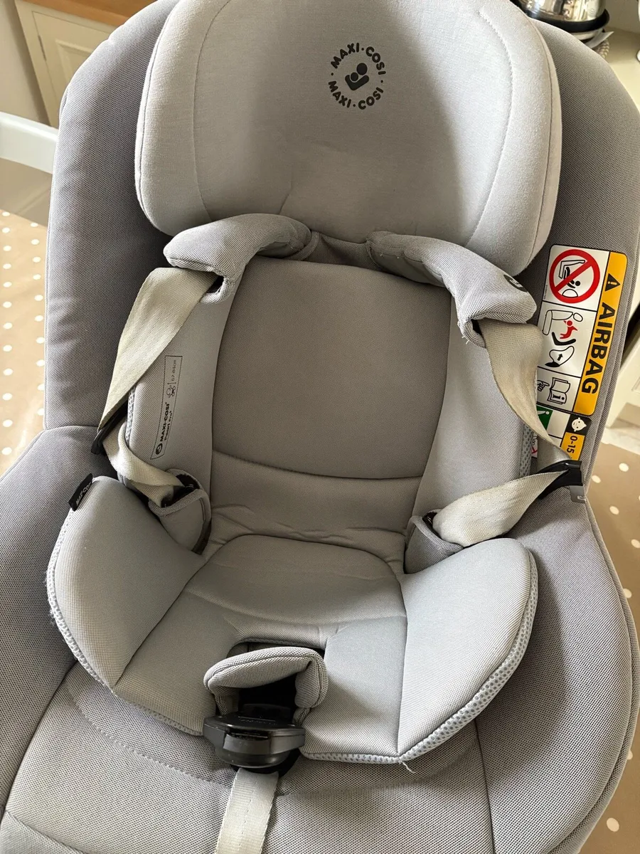Maxi cosi Pearl Pro 2 seat and isofix base - Image 1