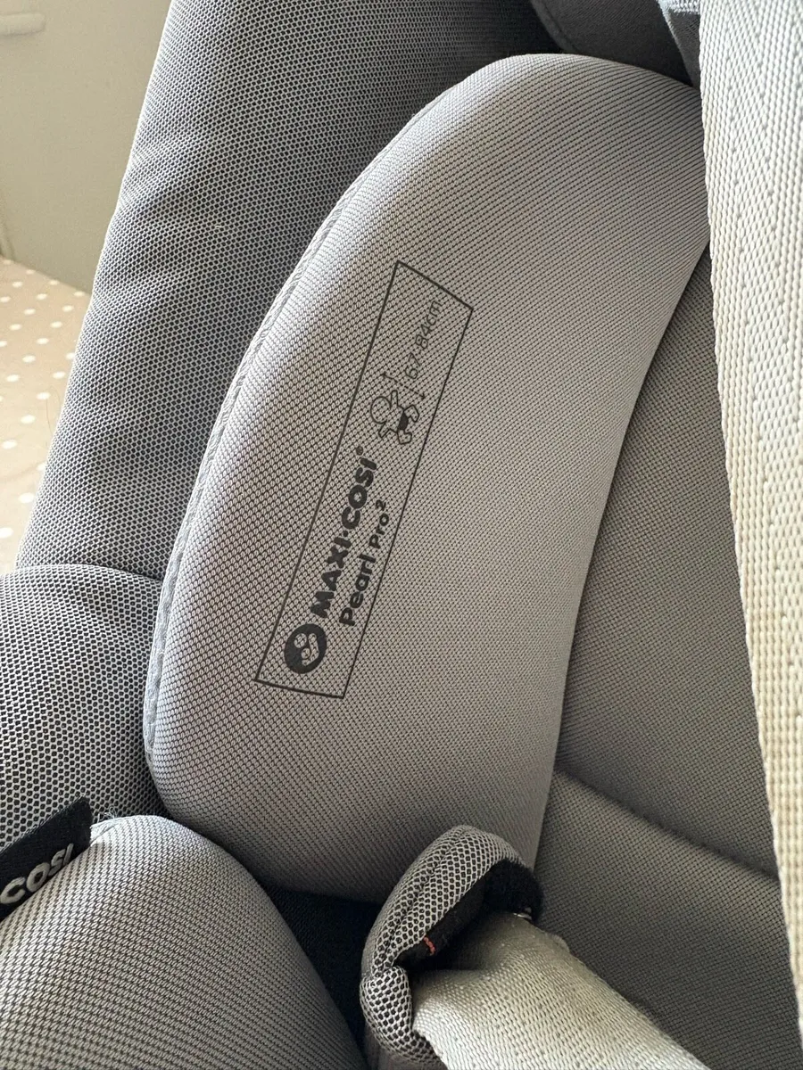 Maxi cosi Pearl Pro 2 seat and isofix base - Image 2