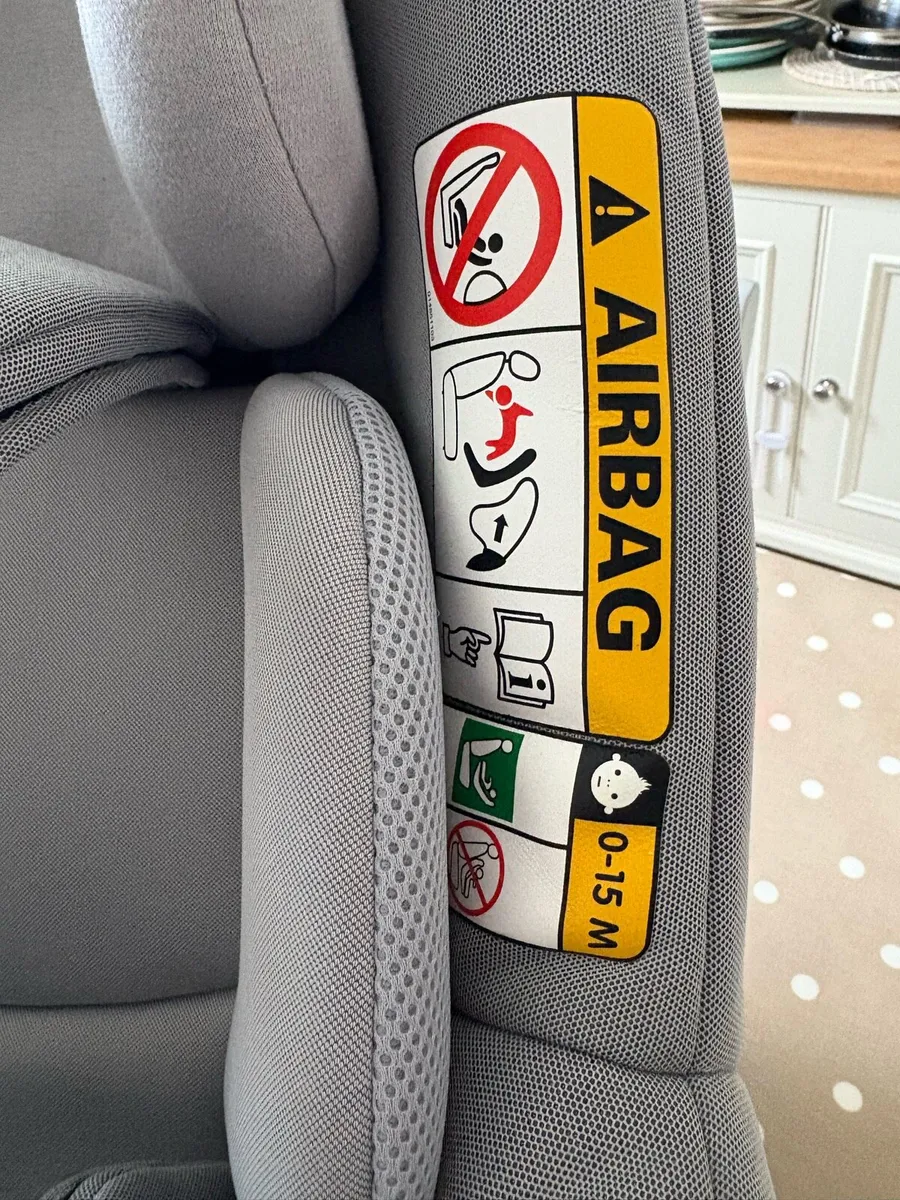 Maxi cosi Pearl Pro 2 seat and isofix base - Image 4