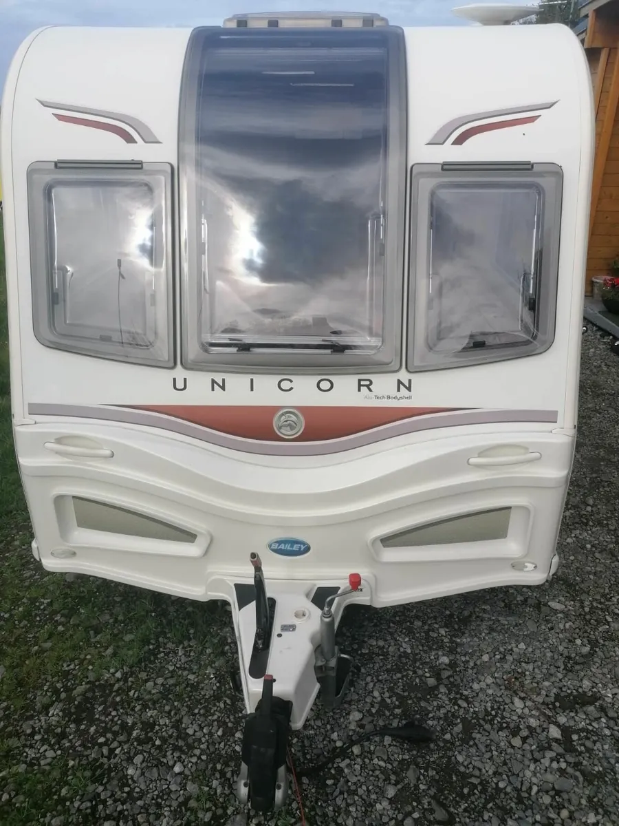 Bailey Unicorn Valencia fixed bed 4/5 birth carava - Image 2
