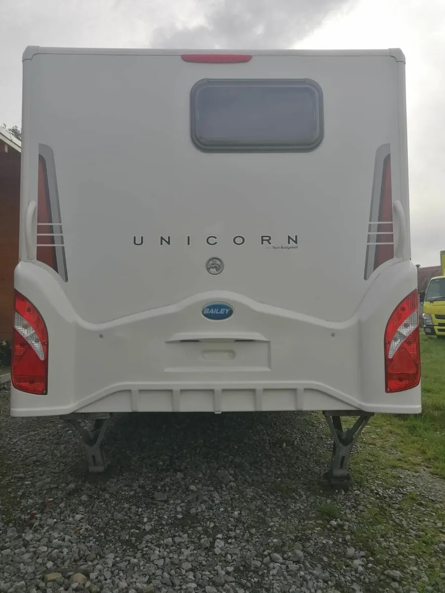 Bailey Unicorn Valencia fixed bed 4/5 birth carava - Image 3