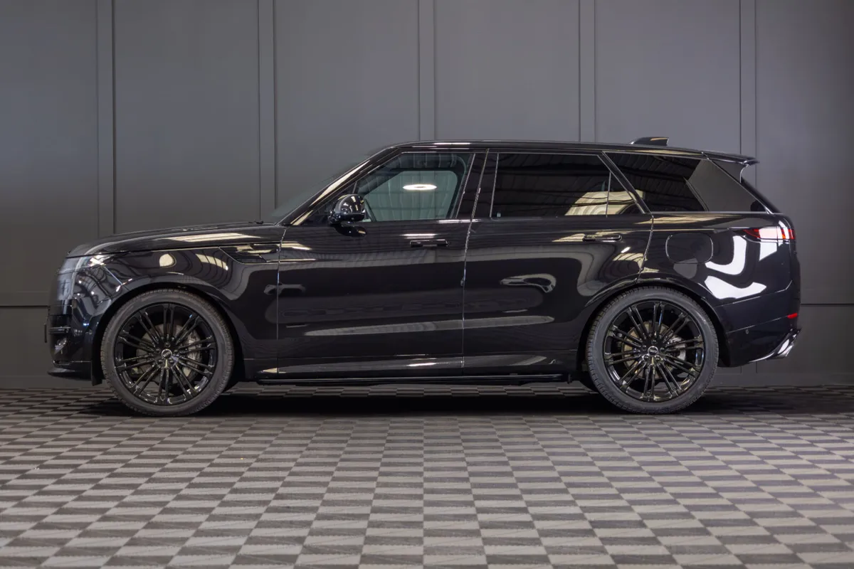 2025 Range Rover Sport P460e Dynamic SE - Image 3