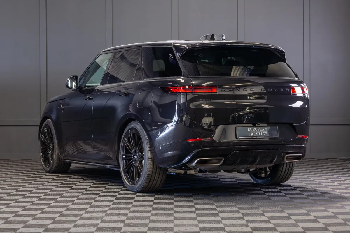 2025 Range Rover Sport P460e Dynamic SE - Image 4