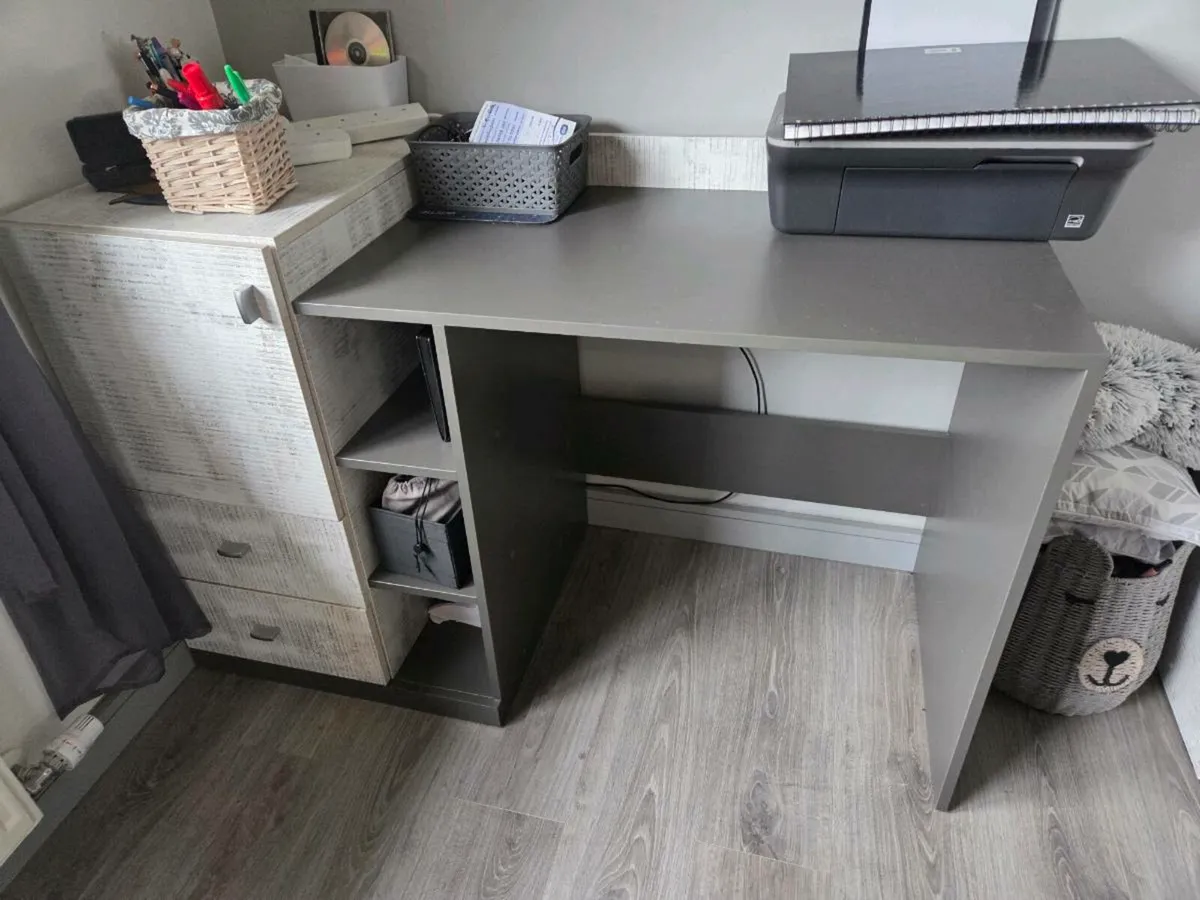 Desk - Image 2