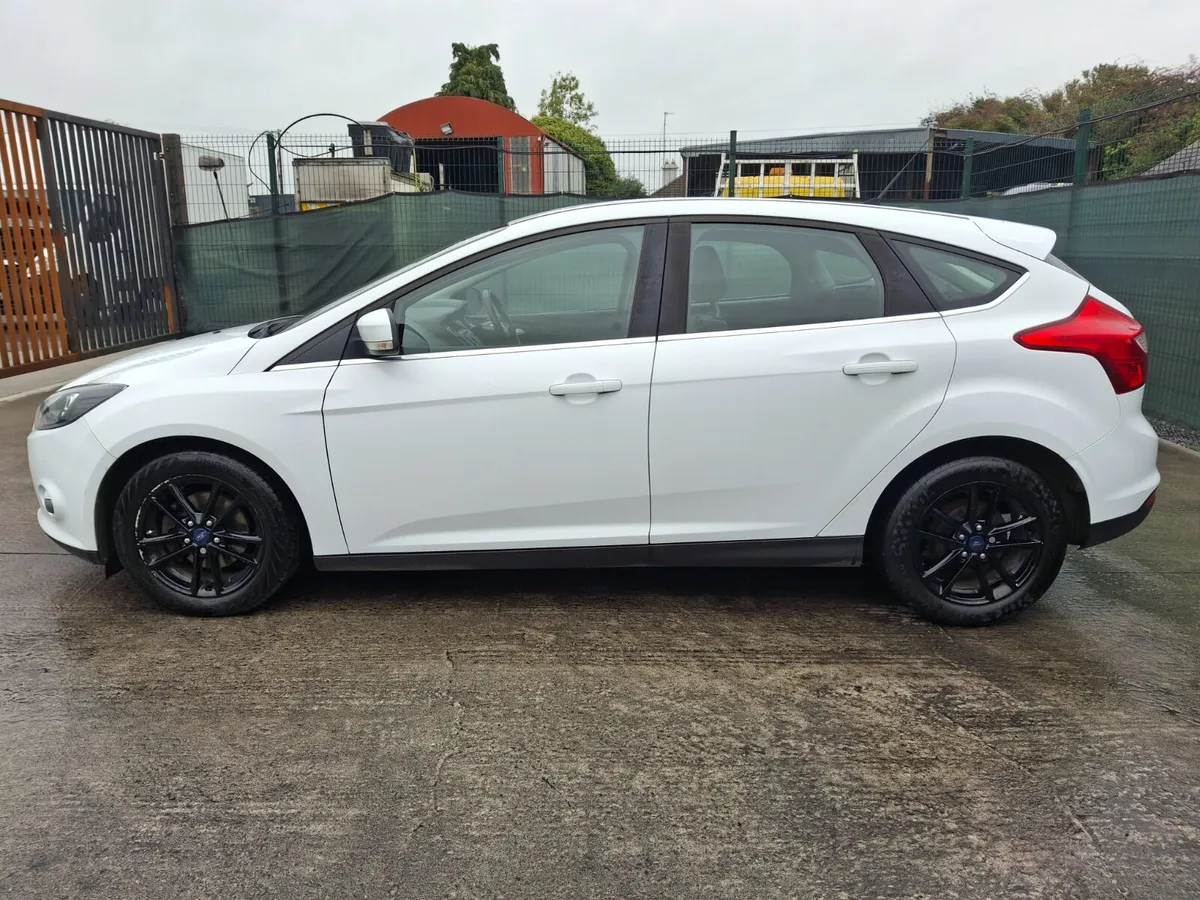 2014 Ford Focus Zetec Light Damage - Image 3