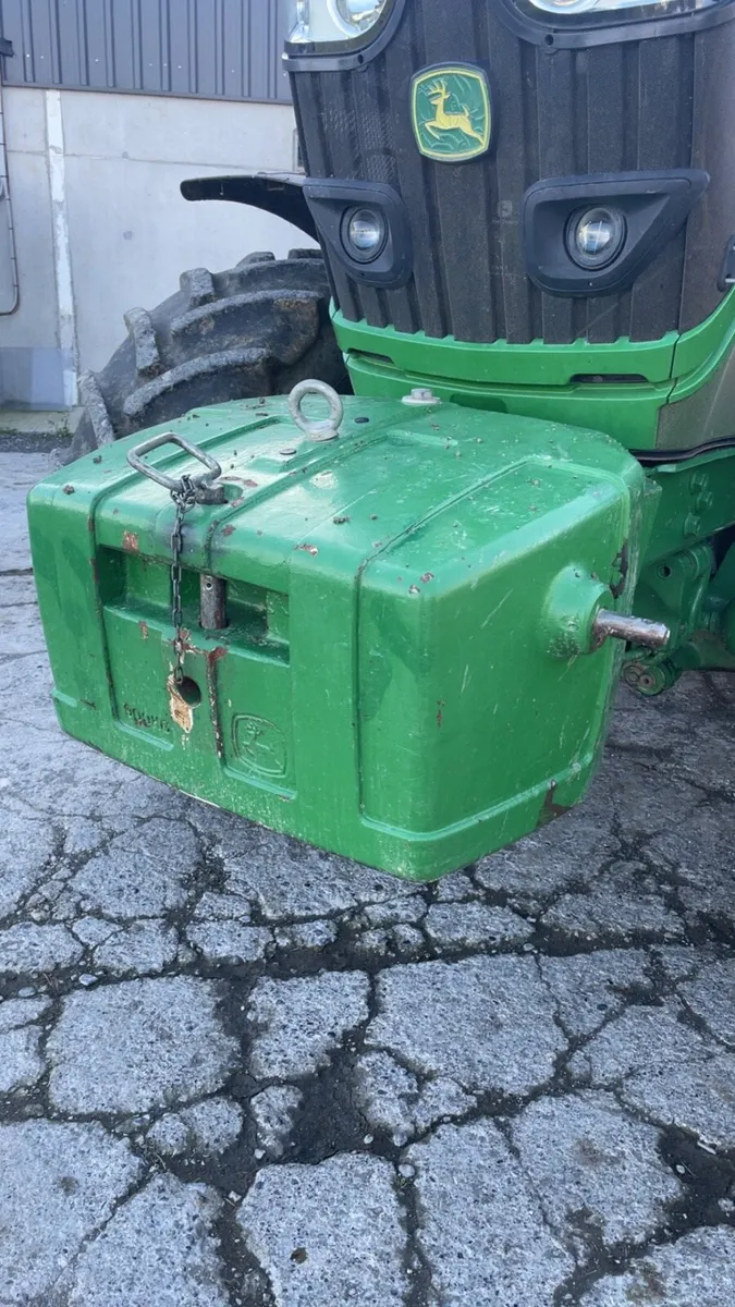 John Deere 900kg weight block - Image 1