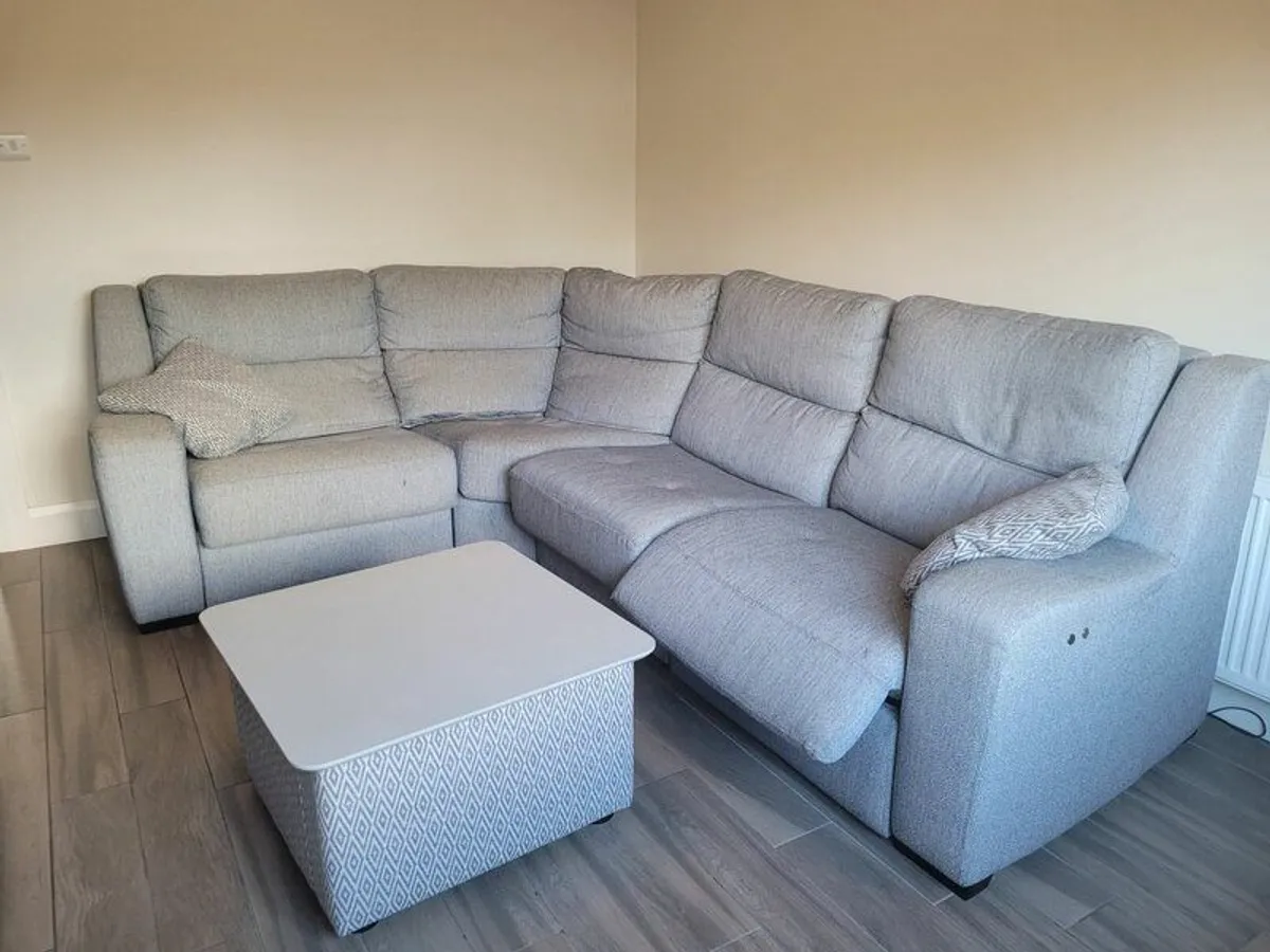 Couch and coffee table - Image 3