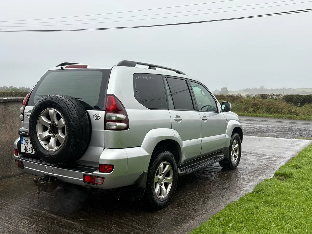Toyota Landcruiser LC5 commercial - Image 2