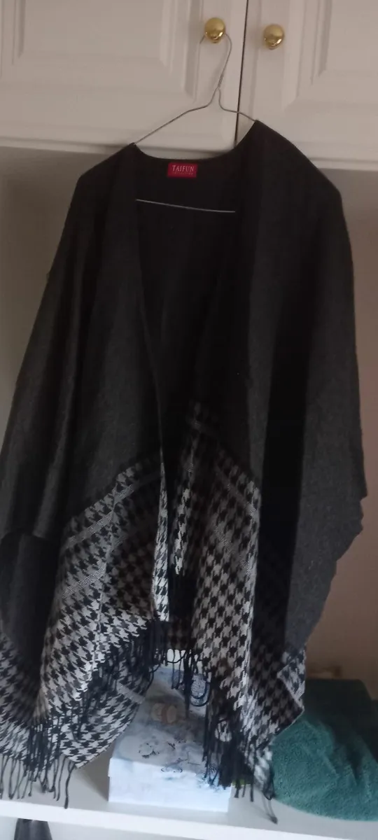 Ladies coats - Image 3